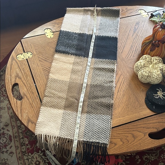 Cashmere Scarf with Fringe - Picture 8 of 10